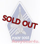VFA-143 PUKIN' DOGS F/A-18Eショルダーパッチ（ホワイトボーダー）