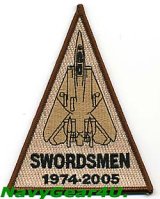 画像: VF-32 SWORDSMEN ラストクルーズ記念ショルダートライアングルパッチ（デザートVer.） 